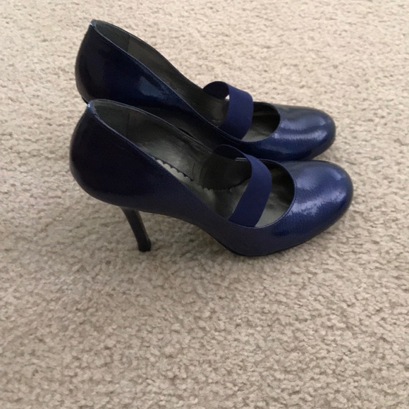 Shoes - Picture 2 of 4